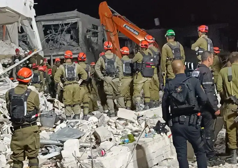 מגזין קומה מעל