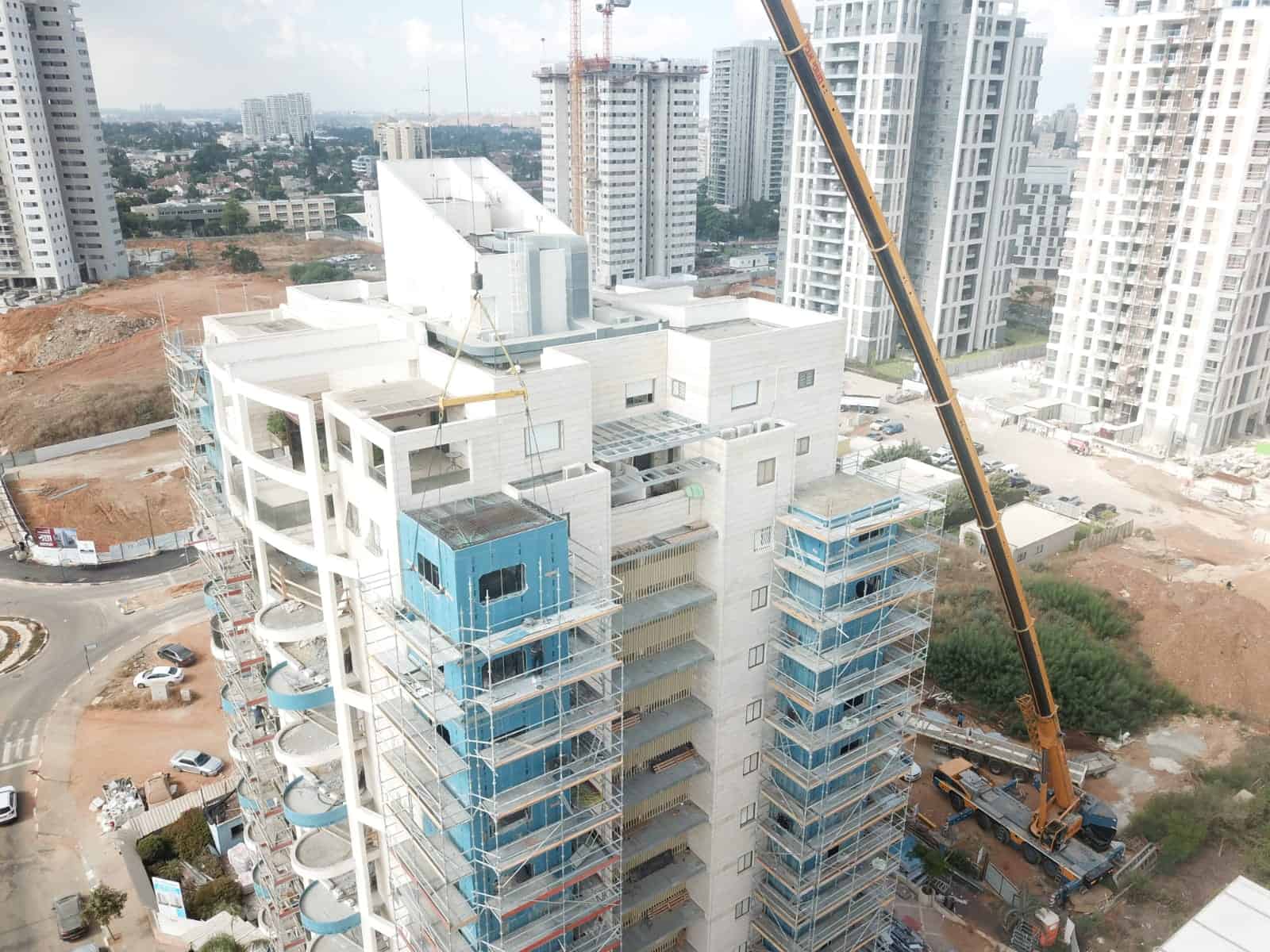 מגזין קומה מעל