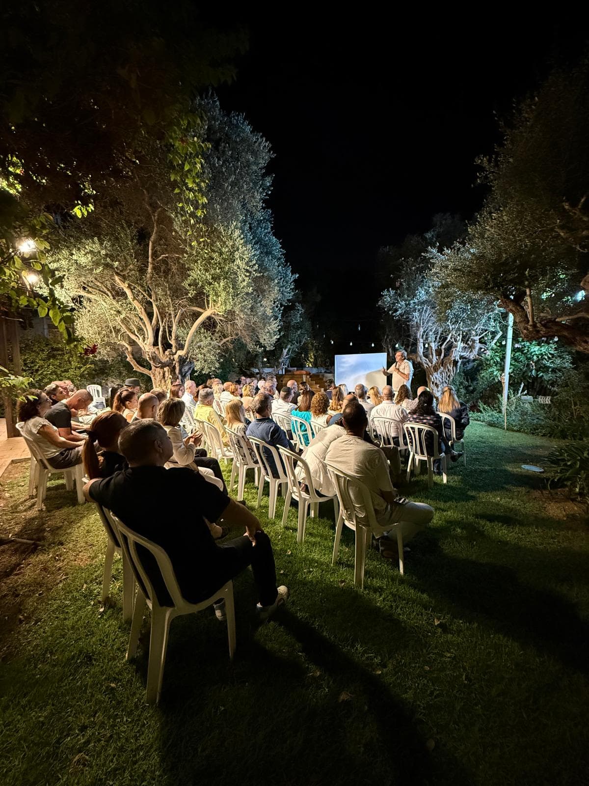 מגזין קומה מעל